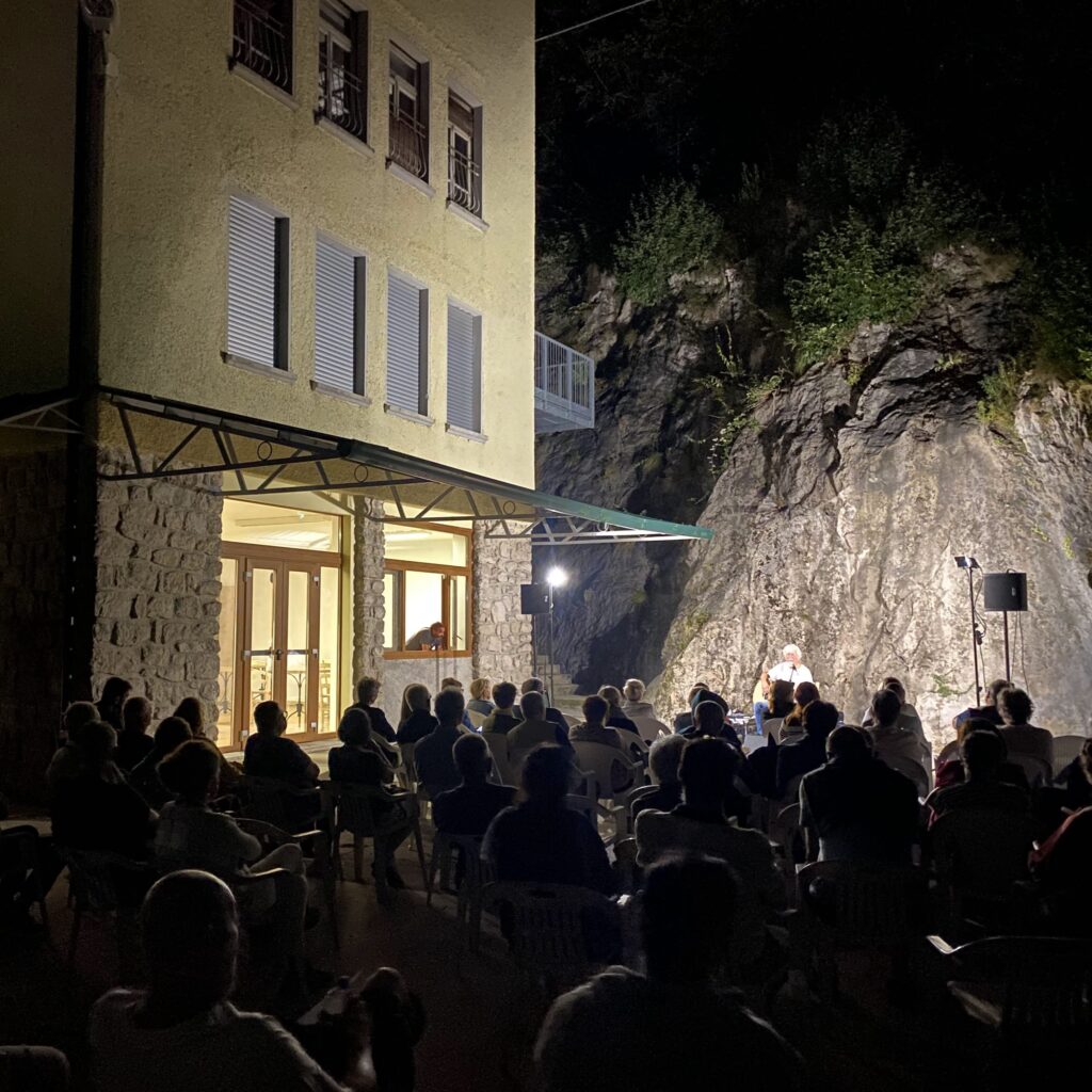 Giovani sera musica